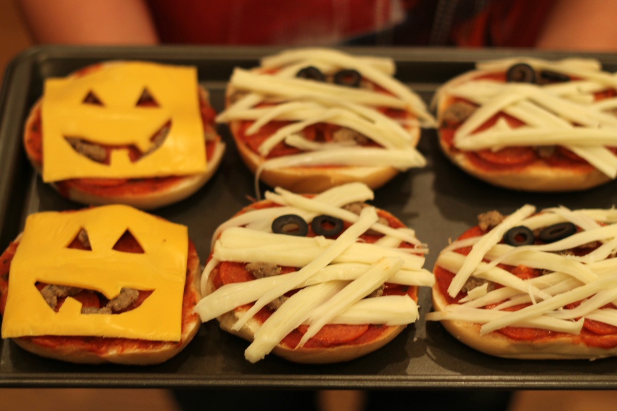 Halloween Bagel Pizzas