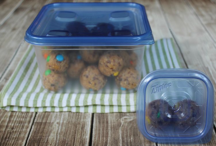 Ziploc Stoage Oatmeal Chocolate Balls