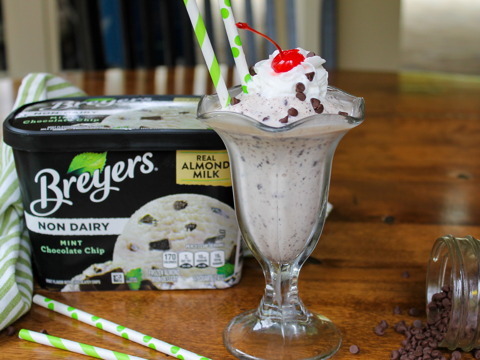 Take Advantage Of The Breyers BOGO Sale & Try My Non-Dairy Mint Chocolate Chip Shake