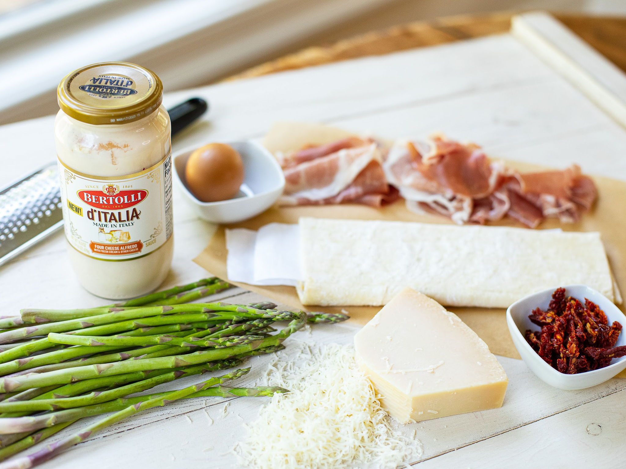 New Bertolli d’Italia Sauces Are Perfect For My Prosciutto Asparagus