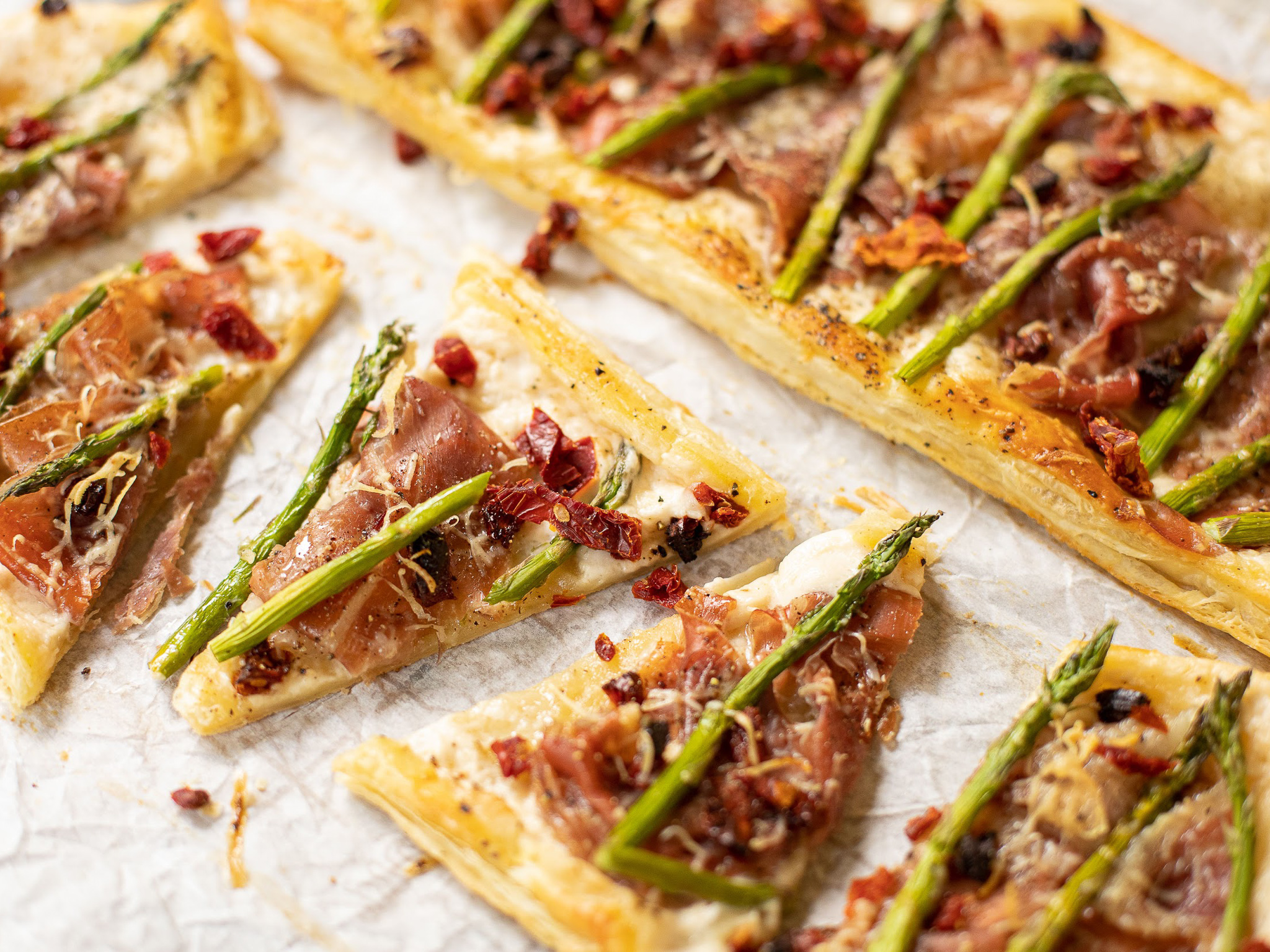 prosciutto-asparagus-alfredo tart New Bertolli d’Italia Sauces Are Perfect For My Prosciutto Asparagus Alfredo Tart on I Heart Publix 3