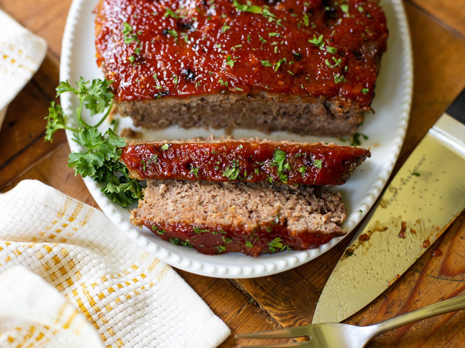 Slow Cooker Meatloaf Is The Ultimate Meal For Your Busy Weeknight!