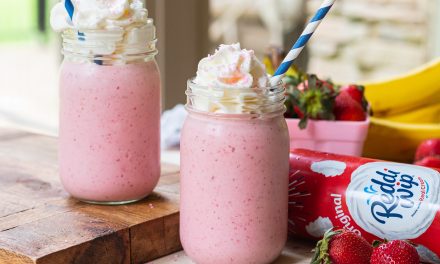 Make A Super Easy Strawberry Banana Smoothie + Stock Your Pantry & Save At Publix!