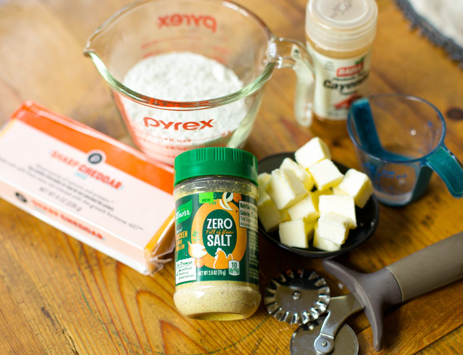 Get Ready For Game Day With These Easy Cheezy Crackers & Save On Knorr