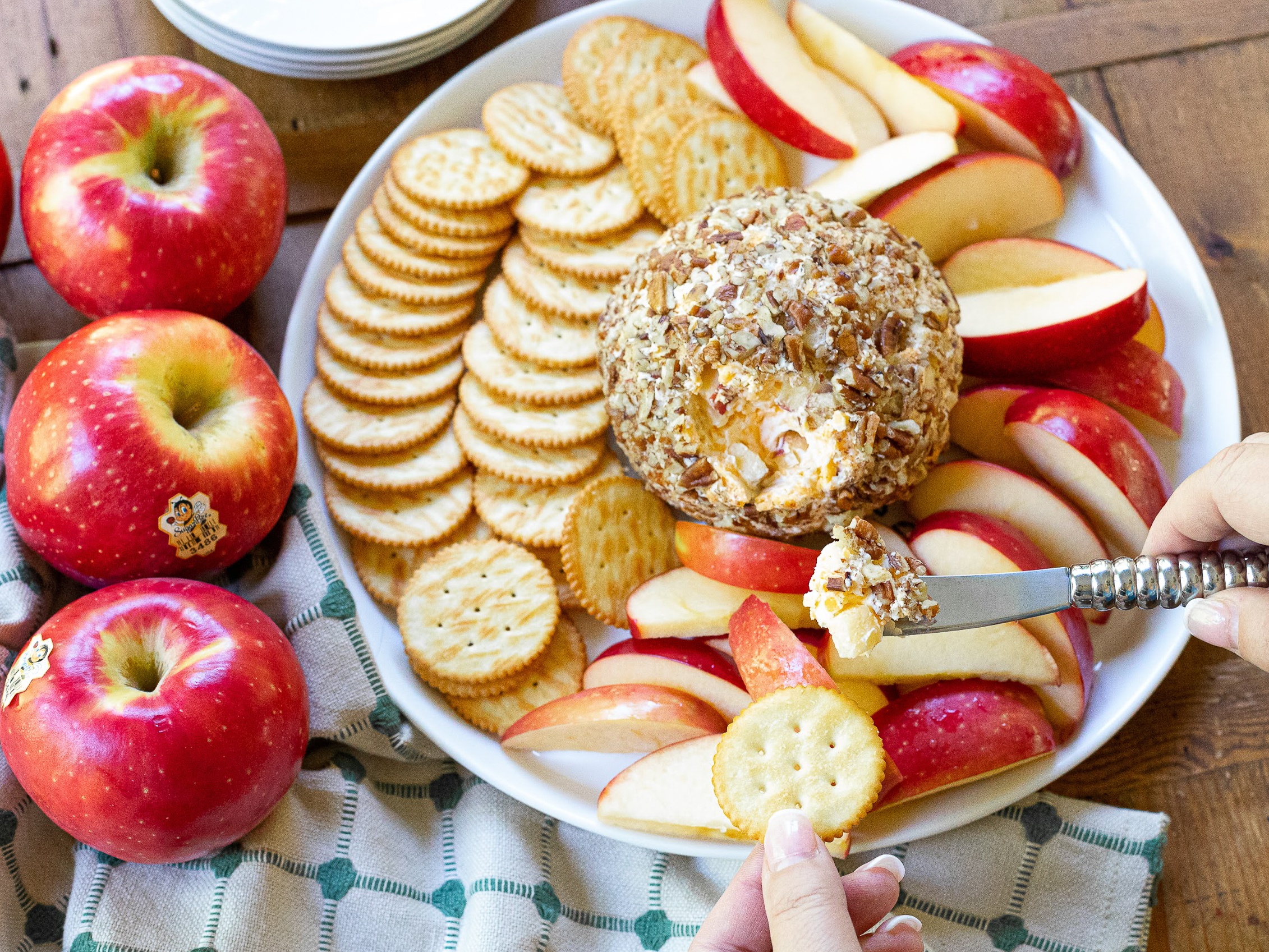 Easy Apple Cheese Ball