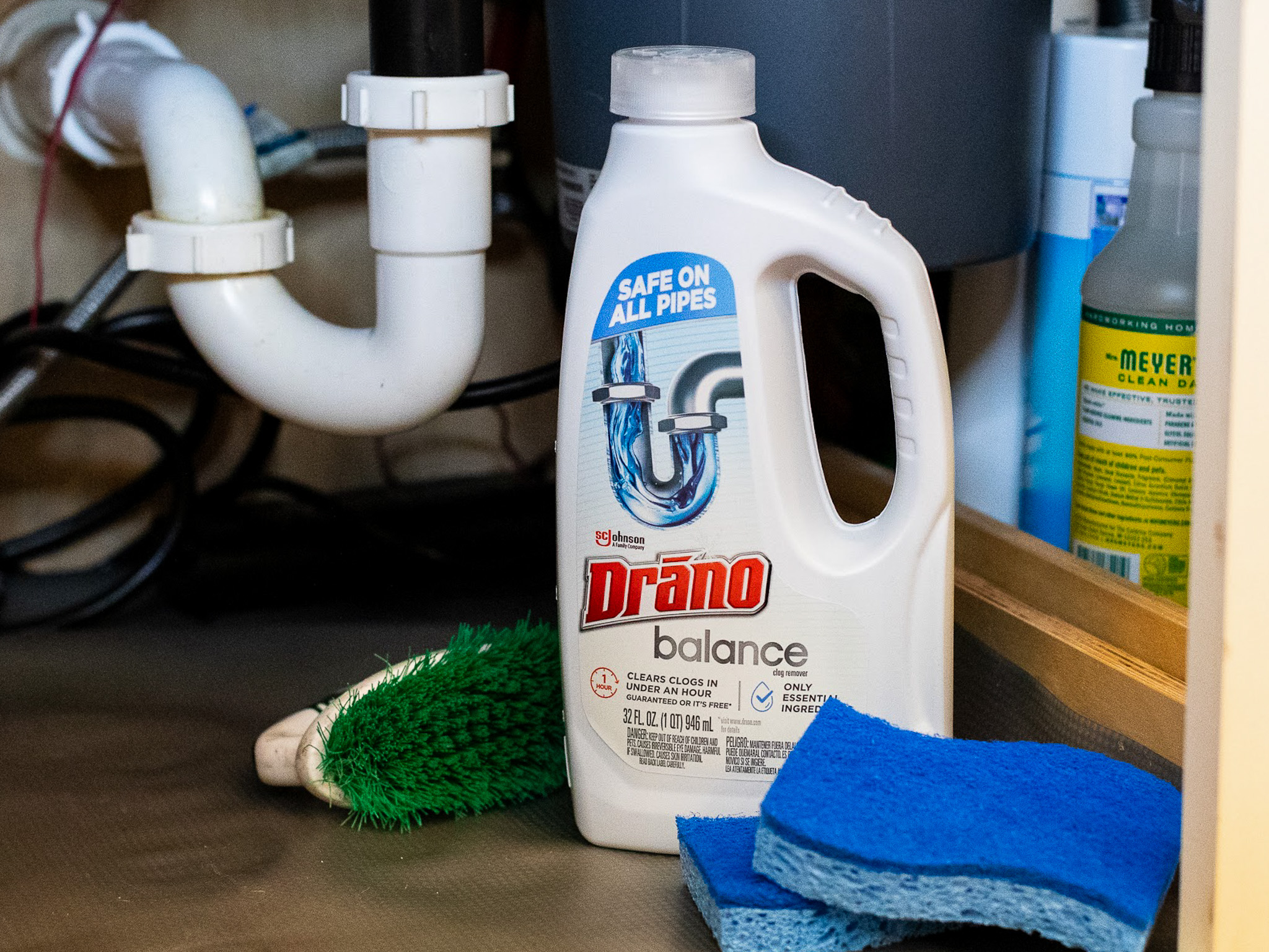 Drano Balance Drain Clog Remover and Cleaner, Non-Corrosive, Formulated  Using Only Essential Ingredients, 32 Fl Oz