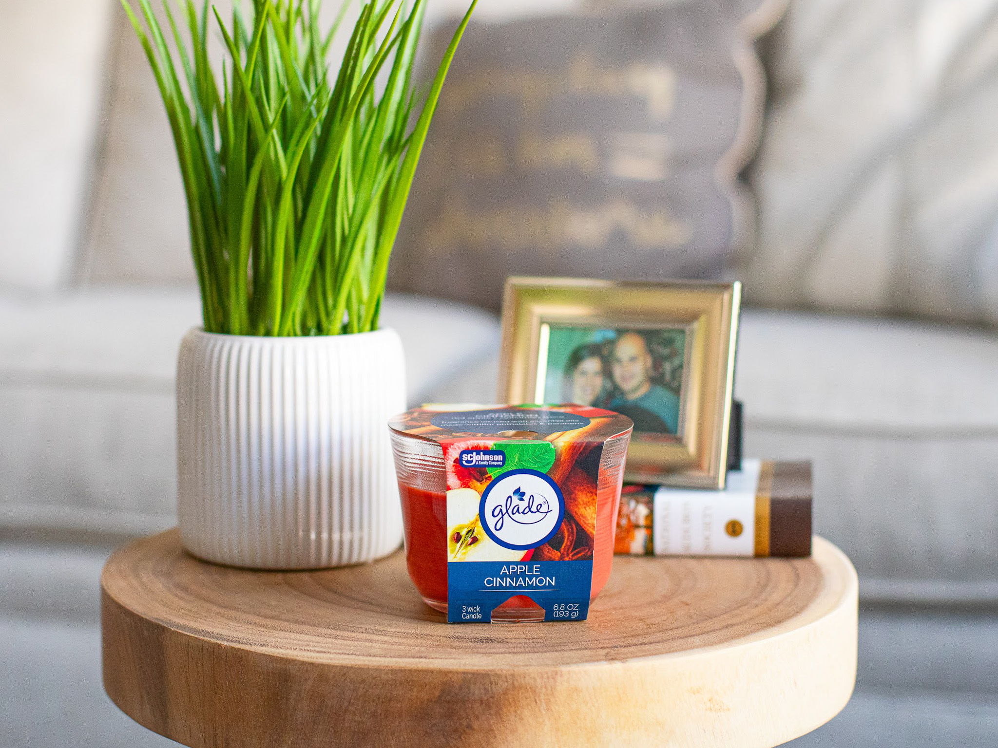 Glade apple cinnamon candle